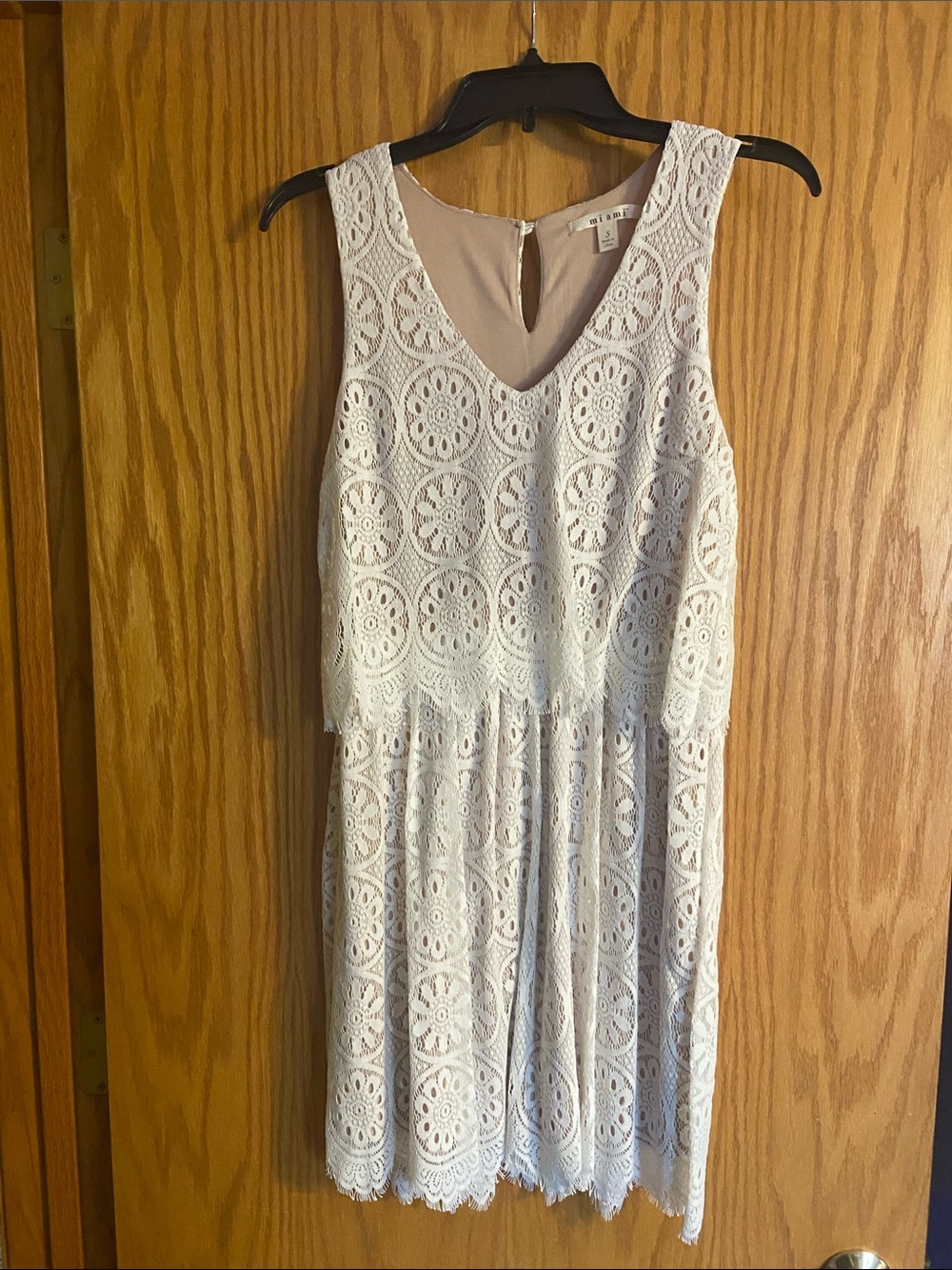 Cream Lace Sleeveless V-Neck Dress